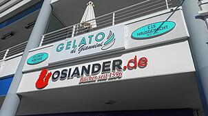 Das Logo der Buchhandelskette Osiander über dem Eingang zu den Becks-Arkaden in Bad Säckingen. Auch in Laufenburg will Osiander jetzt ...
