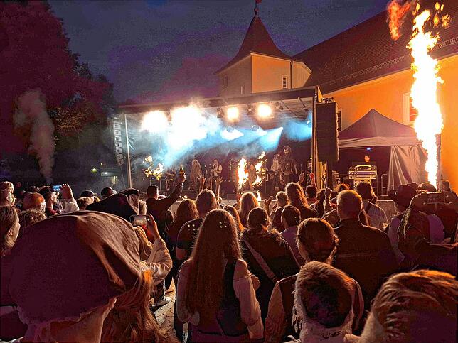 Bild 27: Tausende Besucher tauchten beim siebten "Stettener Spectaculum", 25.-27. Juli, ins Mittelalter ein