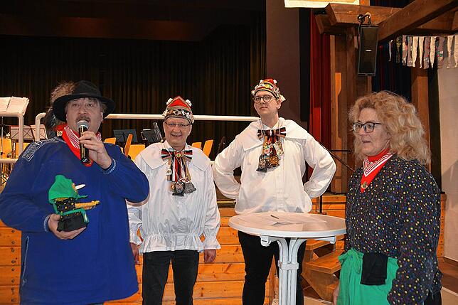 Bild 31: In Bad Dürrheim herrscht am Fasnetmentig beste Feierlaune (1)