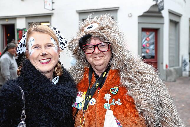 Bild 6: Buntes Treiben in den Gassen &ndash; Narren erobern bei der Straßenfastnacht die Stadt