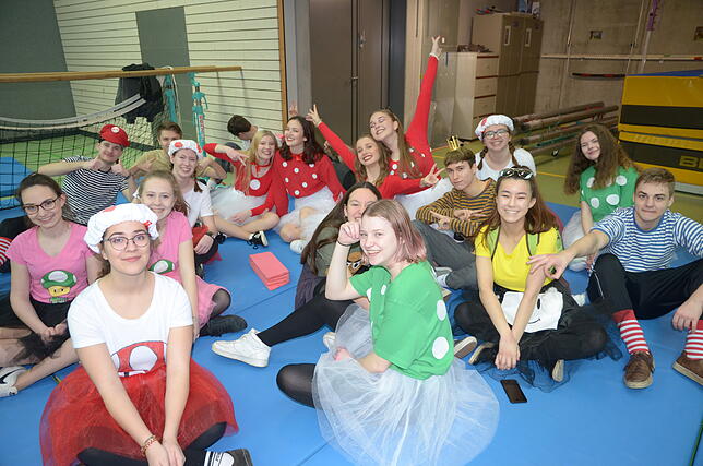 Bild 2: Bilder zur Schülerbefreiung und zum Kinderball in Markdorf