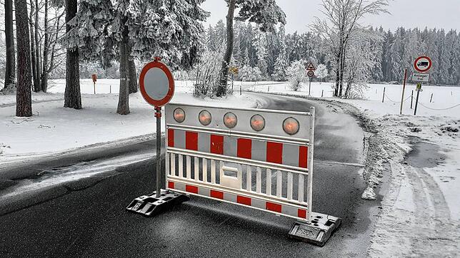Die Verbindungsstraße auf der Seebauernhöhe zwischen Schmidt Technology und Hiesemicheleshöhe ist aktuell wegen akturer ...
