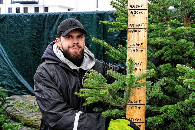 Pascal Belger aus St. Georgen an seinem Verkaufsstand in der Vockenhauser Straße.