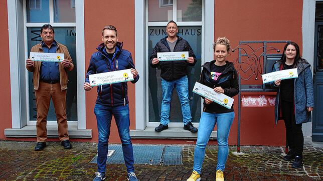 Die Kleingärtner in den Böhringer Frankenwiesen haben jetzt einen Verein gegründet. Von links &bdquo;Geburtshelfer&ldquo; und ...