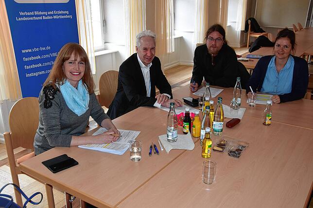 Sonja Dannenberger, Gerhard Brand sowie Tassilo Fuchs und Felicitas Adlung vom Verband Bildung und Erziehung legten dessen Positionen ...