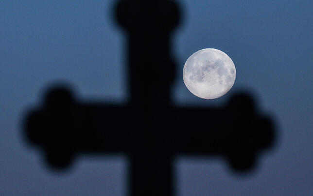 2019 tritt das Osterparadoxon auf – Ostern wird erst nach dem zweiten Frühlingsvollmond gefeiert.