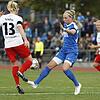 Gut verkauft haben sich die Fußballerinnen des Hegauer FV (in der Mitte Tabea Griß) gegen den großen Favoriten 1. FFC Frankfurt (links ...