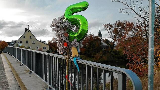 Eine lange Geschichte, die schlussendlich gut ausging. Grund genug, um den fünften Geburtstag der Riedbrücke Allmendshofen zu feiern ...