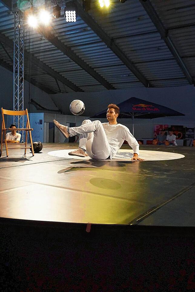 Bild 3: Fußball-Freestyler Patrick Bäurer aus Blumberg-Hondingen ist Vize-Weltmeister