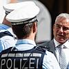 Innenminister Thomas Strobl (CDU) spricht in Freiburg nach einer Pressekonferenz mit Polizisten.