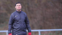 Vice Barjasic, Trainer des ESV Südstern Singen, verlor zwar zwei Spieler durch Gelb-Rote Karten in der zweiten Hälfte, setzte sich aber ...
