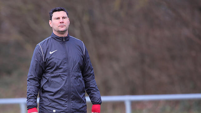 Vice Barjasic, Trainer des ESV Südstern Singen, verlor zwar zwei Spieler durch Gelb-Rote Karten in der zweiten Hälfte, setzte sich aber ...
