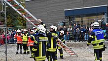 Schwierige Einsatzbedingungen meistern die Mitglieder der Feuerwehr Fischbach mit Löschgruppe Kappel und der Bereitschaft des DRK ...