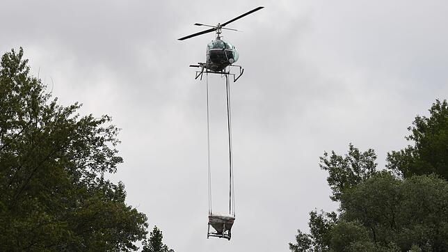 Bei Einsätzen per Helikopter wurde Eigranulat ausgebracht. (Archivfoto)