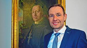 Der aktuelle Vorstandsvorsitzende Hubertus Endres und der Mann, dem die Sparkasse Salem-Heiligenberg ihre Gründung vor 275 Jahren ...