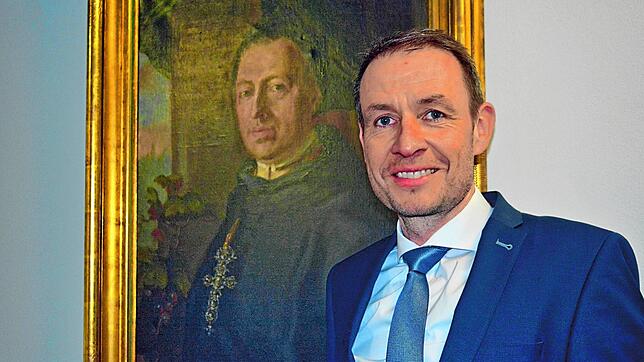 Der aktuelle Vorstandsvorsitzende Hubertus Endres und der Mann, dem die Sparkasse Salem-Heiligenberg ihre Gründung vor 275 Jahren ...