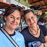 Anette und Elke aus Rosenheim verbinden den Konstanz-Besuch mit dem Campus-Festival. Dass das Publikum hier so jung ist, hatten sie ...