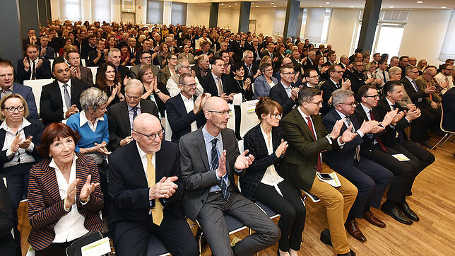 Der Neujahrsempfang der Stadt Blumberg in der Stadthalle am 5. Januar 2019 ist gut besucht. In der ersten Reihe sitzen von links Maria ...