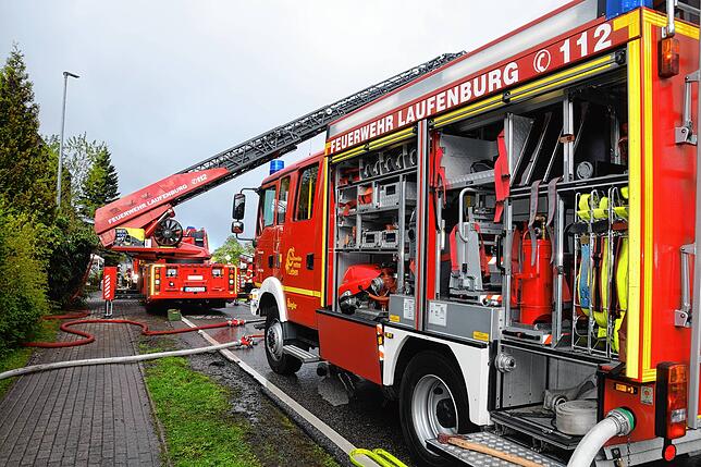 Bild 23: Feuer im Mehrfamilienhaus: Bilder vom Großeinsatz