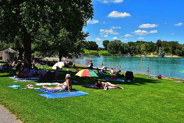 Ein Bild aus der zurückliegenden Woche. Am Wochenende war es am Schlosssee deutlich voller. Pächter Enno Haß entschied am Sonntag sogar, ...