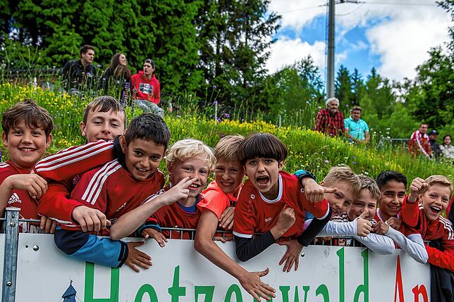 Bild 34: FC Bergalingen feiert den Titel durch einen 3:2-Sieg gegen den SV Buch II &ndash; und wir haben Bilder!
