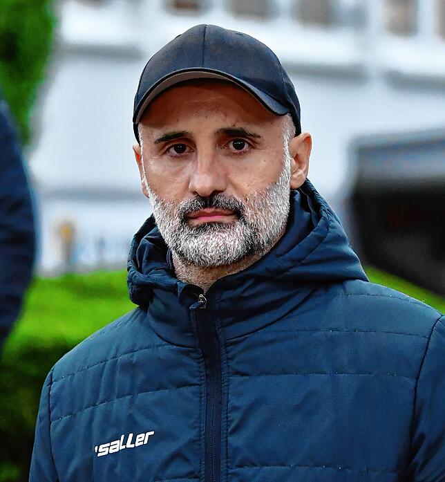 Erkan Kanli (46) spielte als Jugendlicher unter anderem bei Bayer Leverkusen, als Aktiver war er dann bei Vereinen in der Oberliga. Im ...