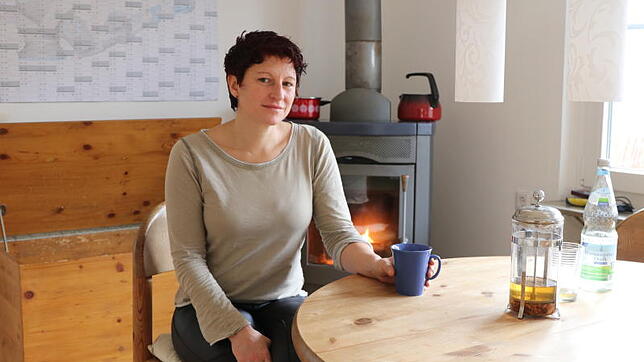 Judith Hertell wohnt mit ihrer Familie an der Schorenmühle in Mühlingen, hier am heimischen Esstisch. Ihre Tochter Ella kommt im ...