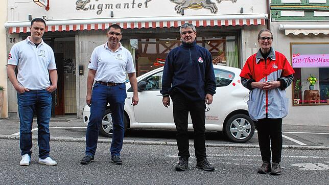 Treffen vor der Betriebsübernahme in der Aufkircher Straße in Überlingen (von links): Der neue Betriebsleiter Daniel Tuppy, Firmenchef ...