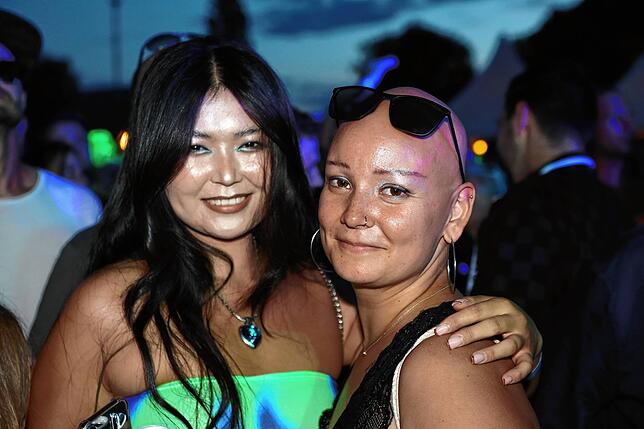 Bild 11: Elektro-Fans versammeln sich am See: Klein Venedig wird am Samstagabend zur Freiluftparty
