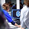 Künstliche Intelligenz findet in der Gesundheitsversorgung immer mehr Anwendung. Auf unserem Bild sieht eine Medizinstudentin sich in ...