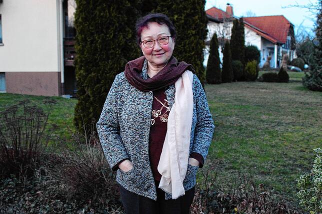 Aisulu Tulegenova setzt sich für Geflüchtete aus der Ukraine ein und leistet unter anderem Übersetzungshilfe.