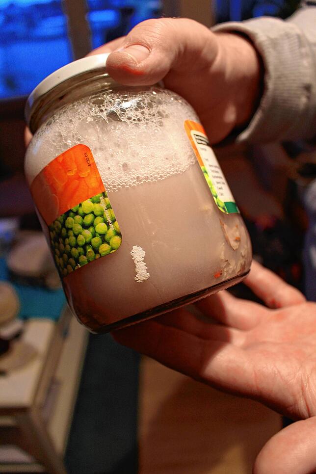 Natürlich sind nicht nur die Produkte, sondern auch die Materialien, die zum Einsatz kommen: Gewaschen wird die Wolle mit einem ...