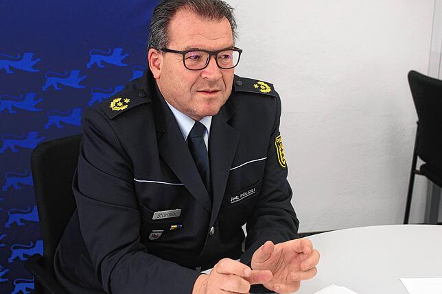 „Was sich hinter einer Wohnungstüre abspielt, kommt häufig nicht ans Licht“, sagt der Ravensburger Polizeipräsident Uwe ...