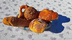 Backwaren kosten bei einigen Bäckereien sonntags mehr als unter der Woche – bei Hamma und Baader sind die Preise zwischen sieben und ...