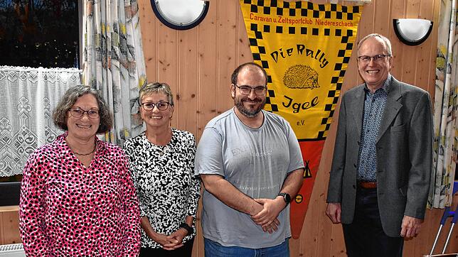 Positive Berichte erstattet das Vorstandsteam (von links) mit Beate Fetzer, Karin Weißhaar, Guiseppe Loisi und dem ersten Vorsitzenden ...
