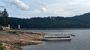 Viel Ufer, wenig Wasser: Doch das Schliff Schluchsee fährt mittlerweile auf dem Schluchsee.