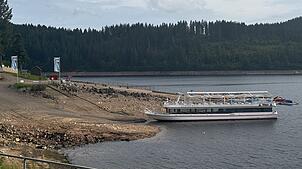 Viel Ufer, wenig Wasser: Doch das Schliff Schluchsee fährt mittlerweile auf dem Schluchsee.