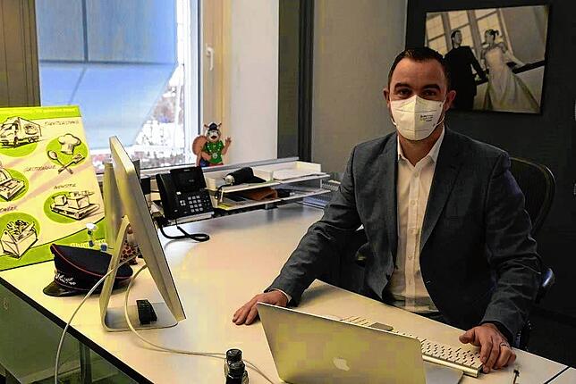Im Rathaus gilt strenge Maskenpflicht. Unser Bild zeigt Bürgermeister Markus Keller an seinem Arbeitsplatz im Rathaus.