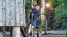 Jede Menge Spaß in der Natur: Philipp ist begeistert von den Spielmöglichkeiten im Wald bei Ühlingen-Birkendorf. Was es am Hochrhein und ...