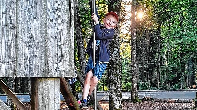 Jede Menge Spaß in der Natur: Philipp ist begeistert von den Spielmöglichkeiten im Wald bei Ühlingen-Birkendorf. Was es am Hochrhein und ...