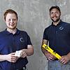 Nick Bertsche (links) und Jonas Melinat, beide 21, sind Auszubildende für den Beruf des Elektronikers. Gleichzeitig fungieren sie als ...