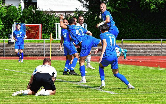 Bild 35: SG FC Wehr/Brennet besiegt den TuS Stetten mit 7:1 – und wir haben Fotos