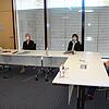 Pressekonferenz mit Mundschutz: Sozialdezernent Frank Veser, Landrätin Stefanie Bürkle, Ulrike Hart, stellvertretende Leiterin des ...