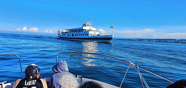 Die Ferien neigen sich dem Ende zu, die Touristenboote sind trotzdem noch unterwegs.