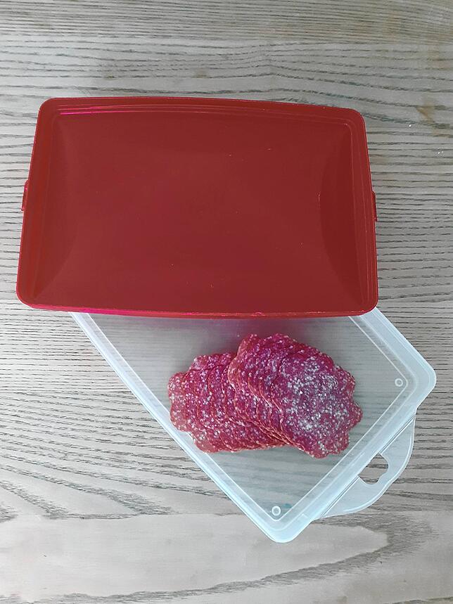 Am besten ist es, wenn Kunden ihre eigenen Dosen und Schachteln zum Einkaufen mitbringen, so entsteht gar kein Verpackungsmüll – ...