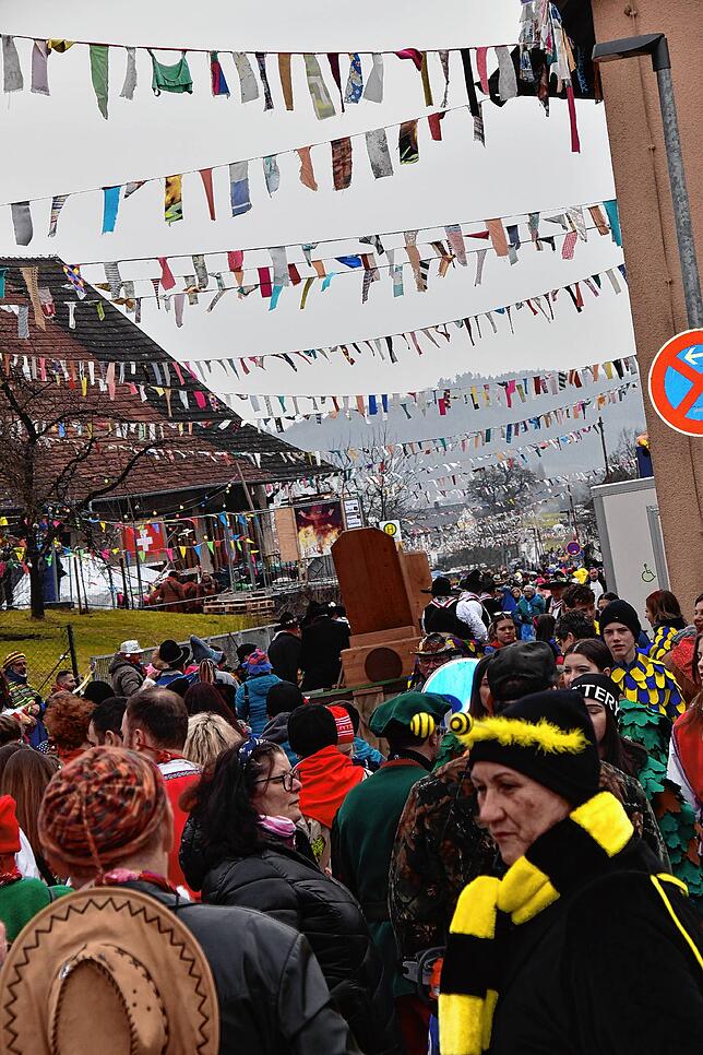 Bild 29: Famose Narrenmesse in Wiechs: Die besten Bilder der Narrentage 2025