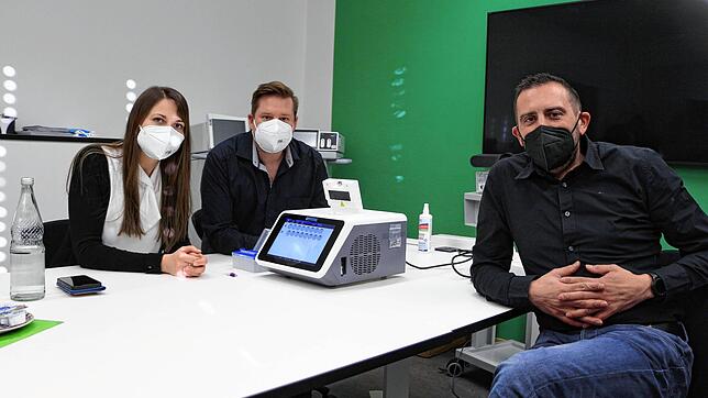 Julia und Dominik Renner (von links) von Best medical aus Neuhausen ob Eck arbeiten mit Andreas Schmieder eng zusammen. Gemeinsam bieten ...