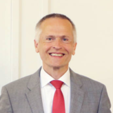 Martin Braun leitet die deutschen Produktionsstandorte der Karlsruher Schwabe-Gruppe und ist seit September 2021 Präsident der ...