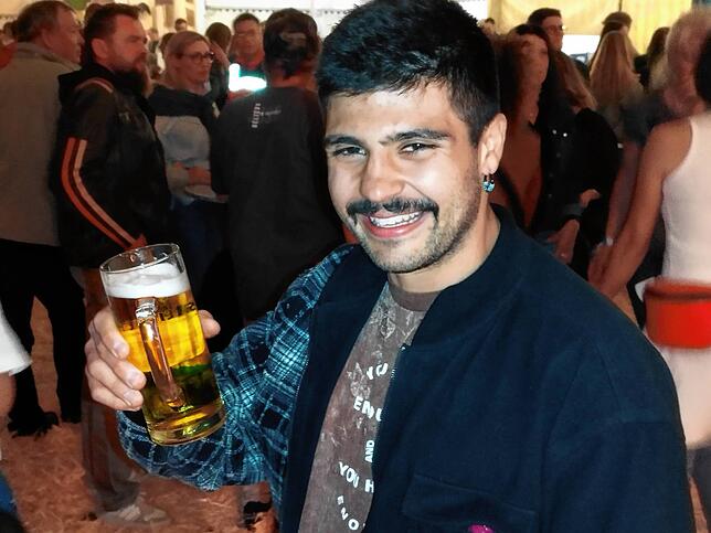 Bild 15: Jubiläumsscheunen zum 100. Geburtstag des Musikvereins lockt die Gäste in Scharen an