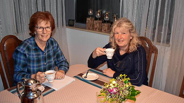 Manuela Blatter (rechts) im Gespräch mit uneserer Mitarbeiterin Ursula Ortlieb. Manuela Blatter engagiert sich seit über 34 Jahren im FC ...